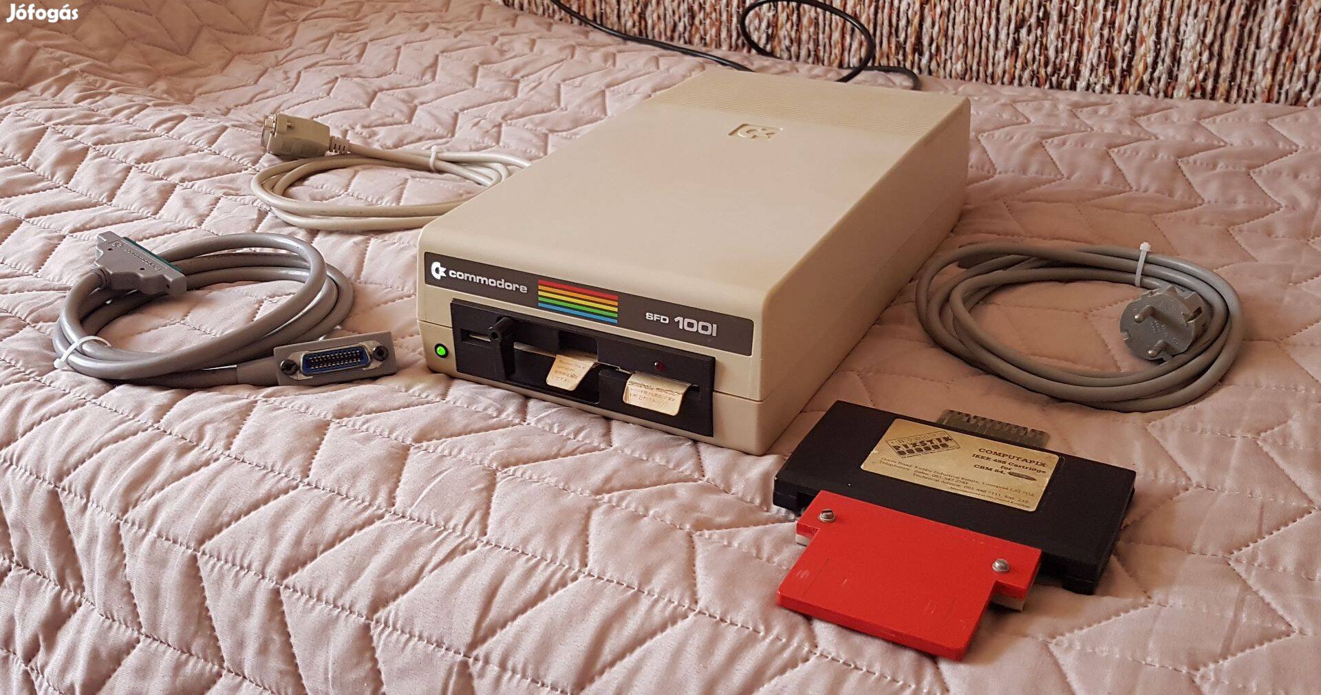 Keresek: Commodore SFD-1001 Floppy meghajtót + IEEE-488-as interfészt