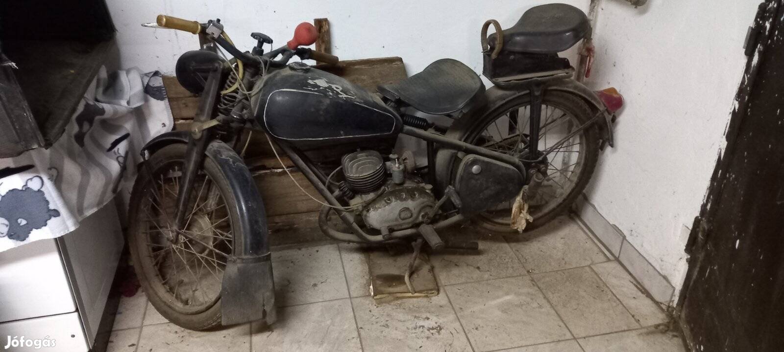 Keresek: Csepel 125 motorkerékpár