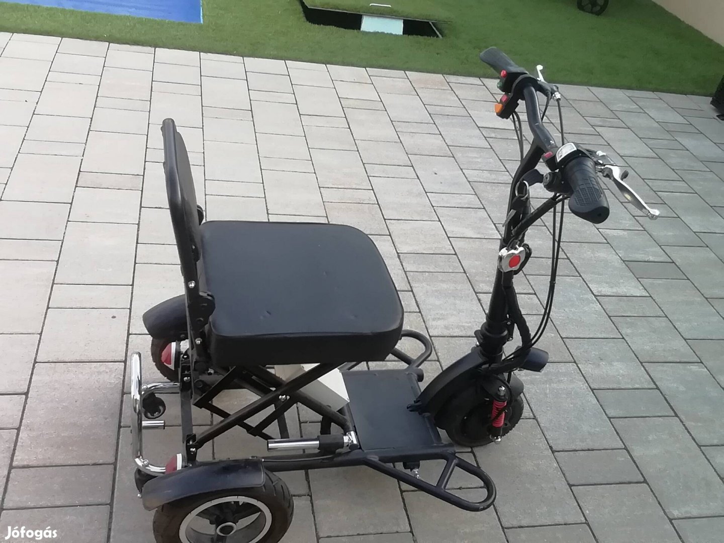 Keresek: Elektromos 3kerekühöz keresek acumulátort és töltőt. 