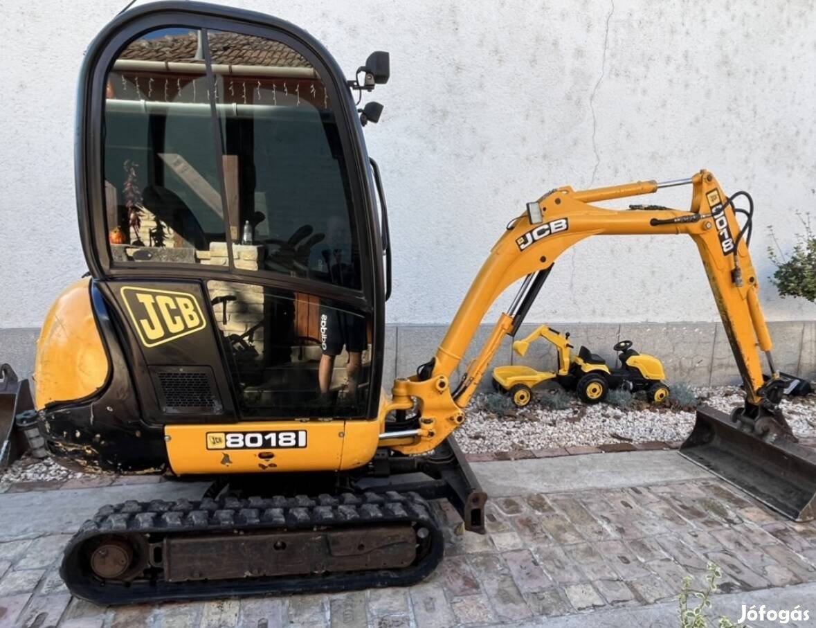Keresek: JCB Caterpillar Komatsu Gépet Vásárolnék