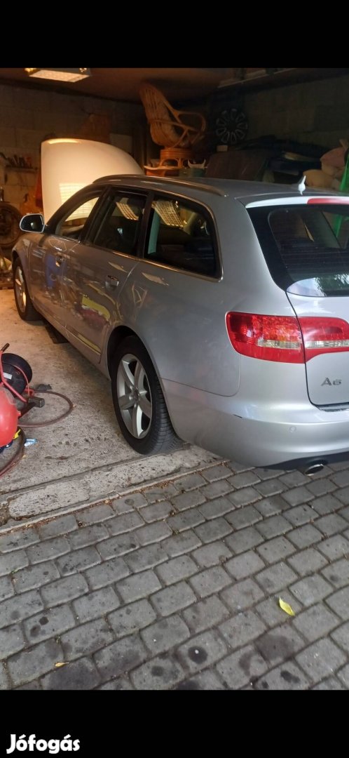 Keresek: Keresek 1db felnit, kereket.(Pótkeréknek)A6 os Audira .