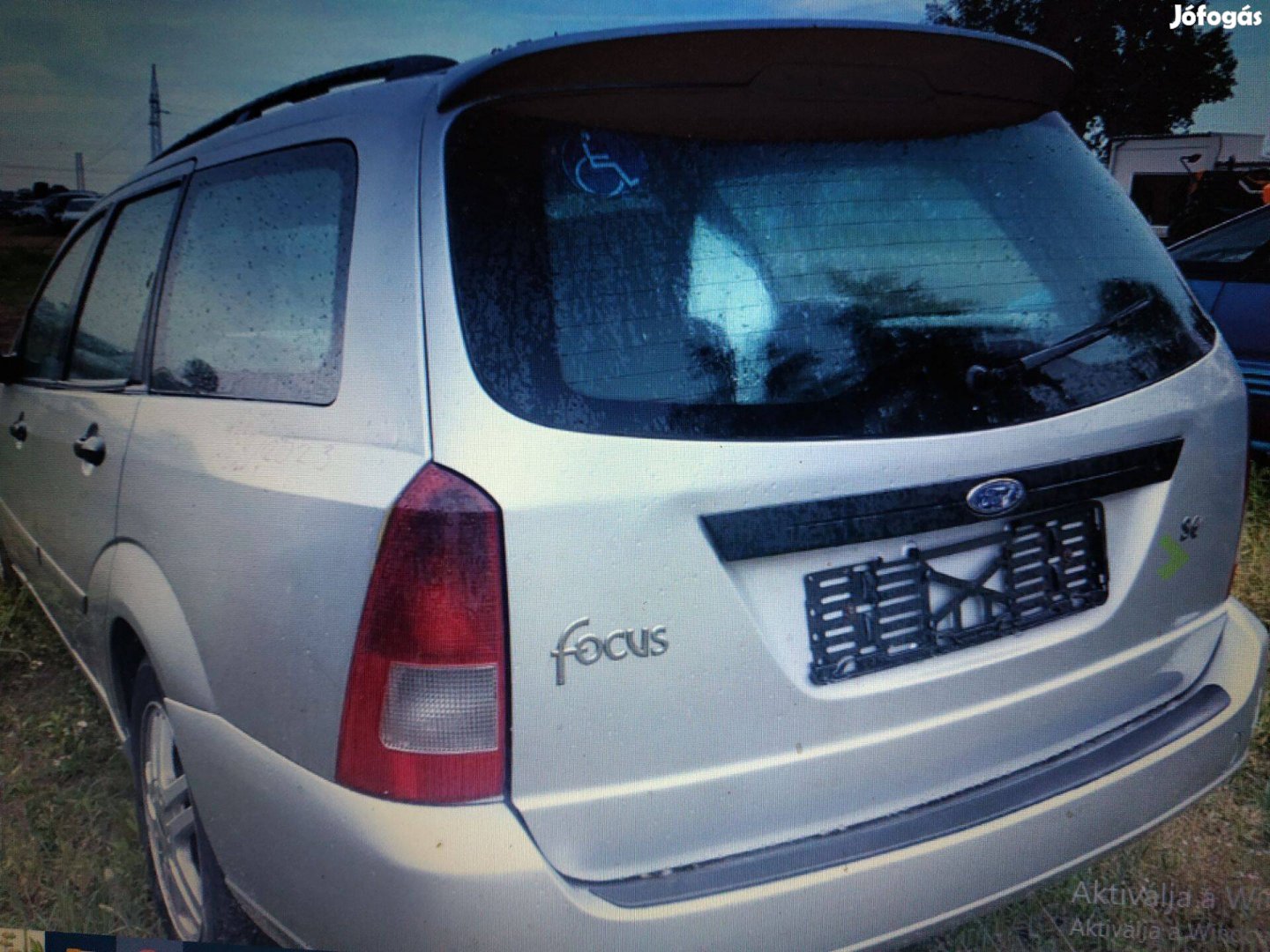 Keresek: Keresek Ford Focus kombi Mk1 csomagtérajtót! Megfizetem!!!
