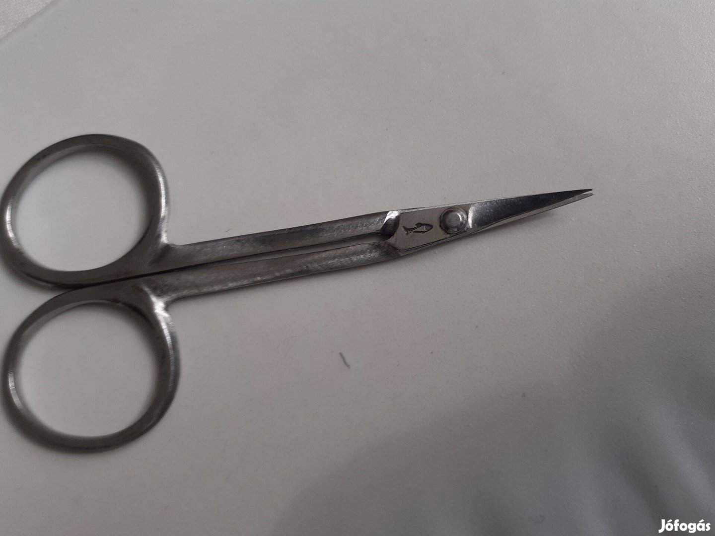 Keresek Manikűrollót keresek halas