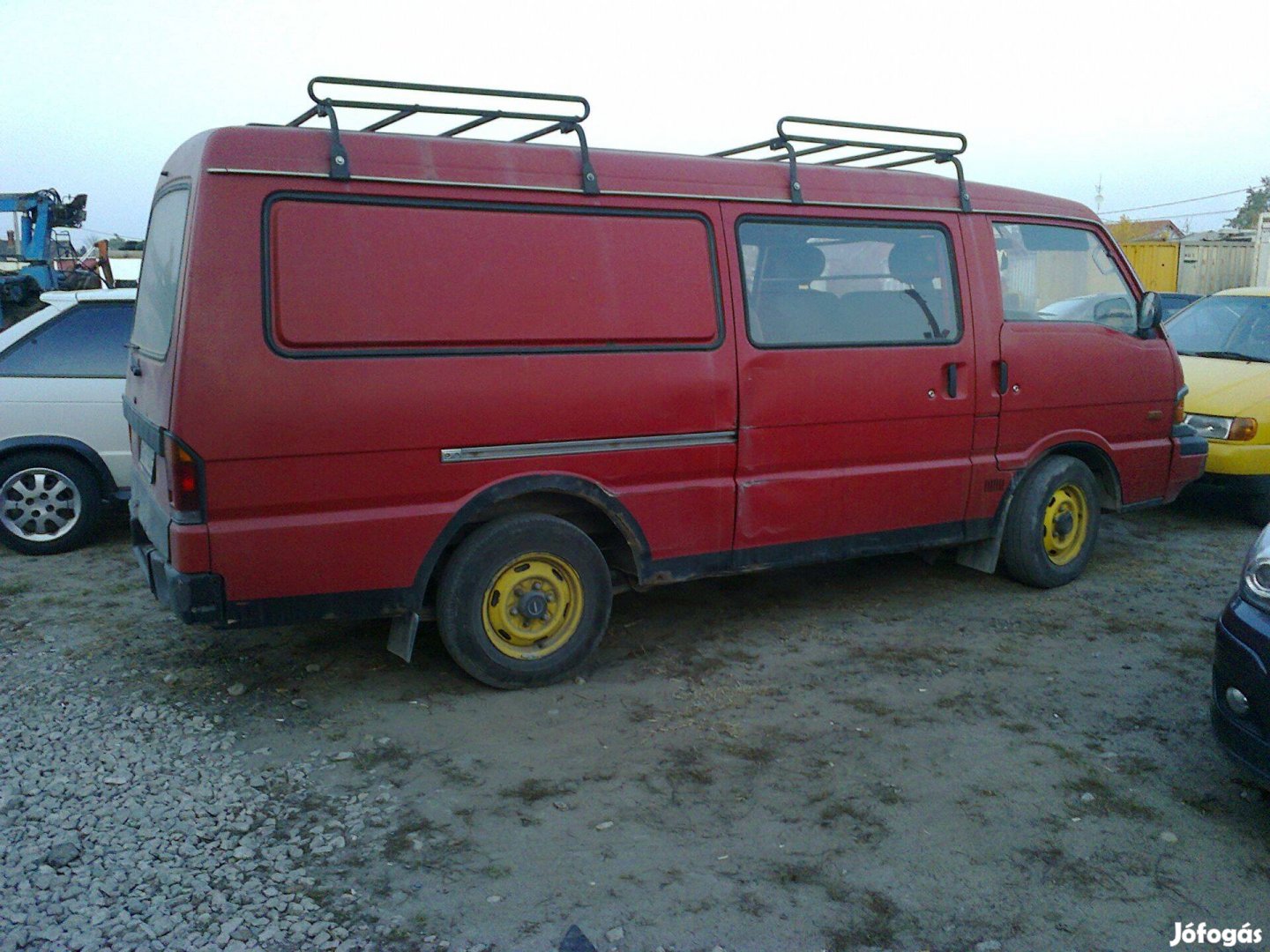 Keresek: Mazda E2200 es Toyota Hiace