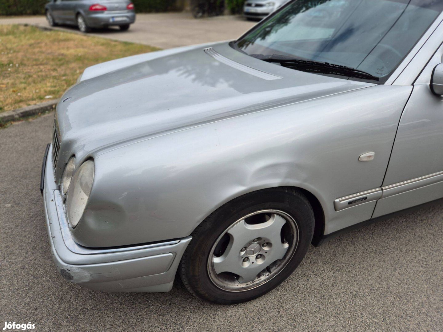 Keresek: Mercedes W-210 bal első (oldalt villogós) sárvédőt keresek