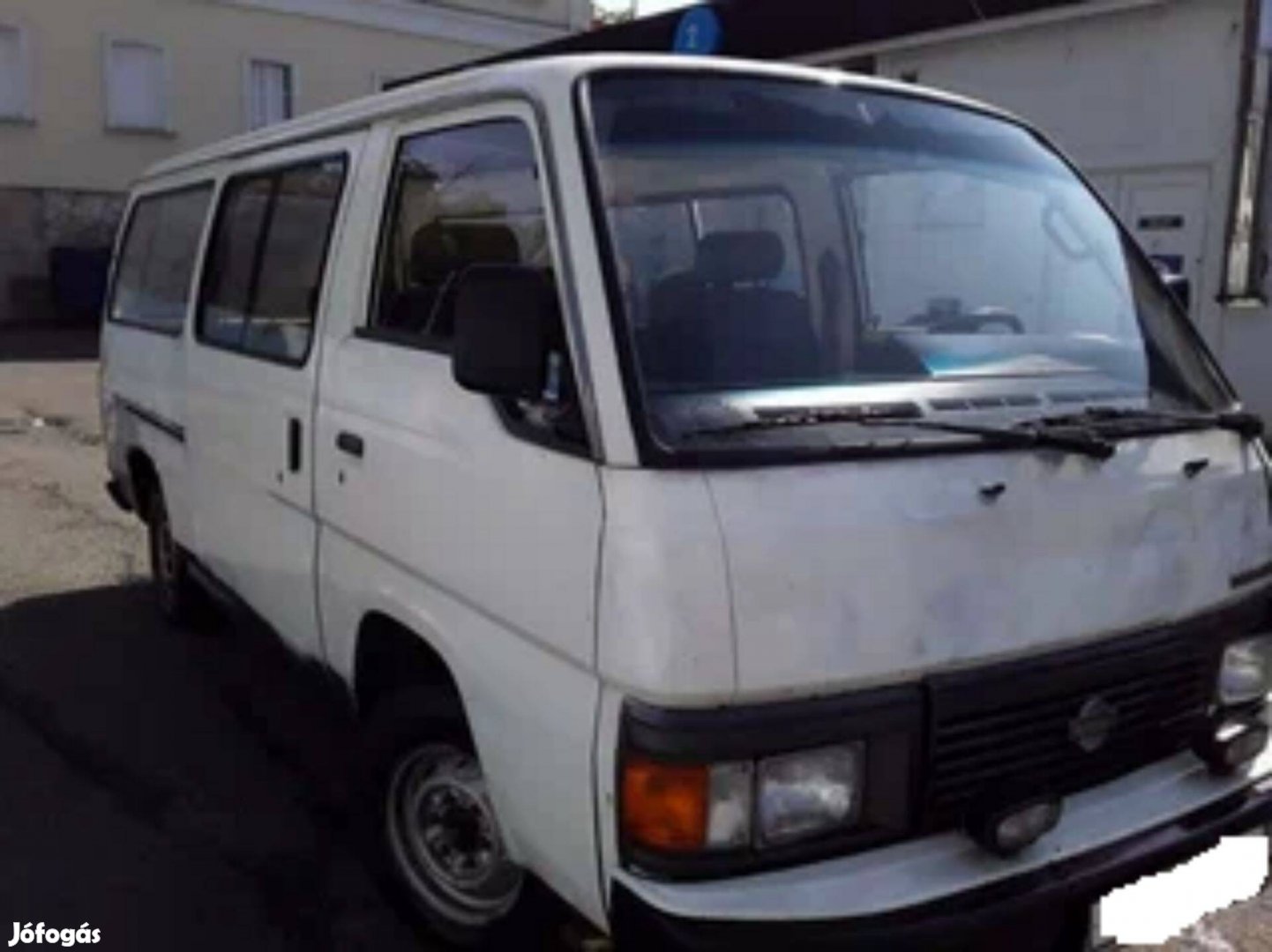 Keresek: Nissan Urvan kisbuszt állapottól függetlenül