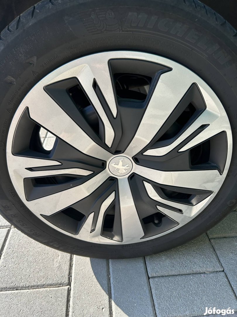 Keresek: Peugeot 208 dísztárcsa 16col