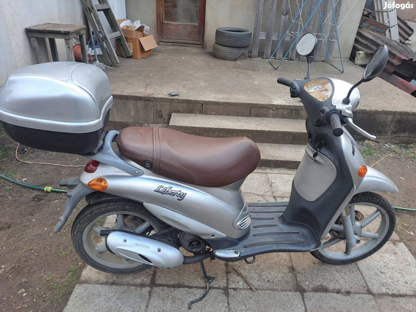 Keresek: Piaggio liberty 2t vázat vennék