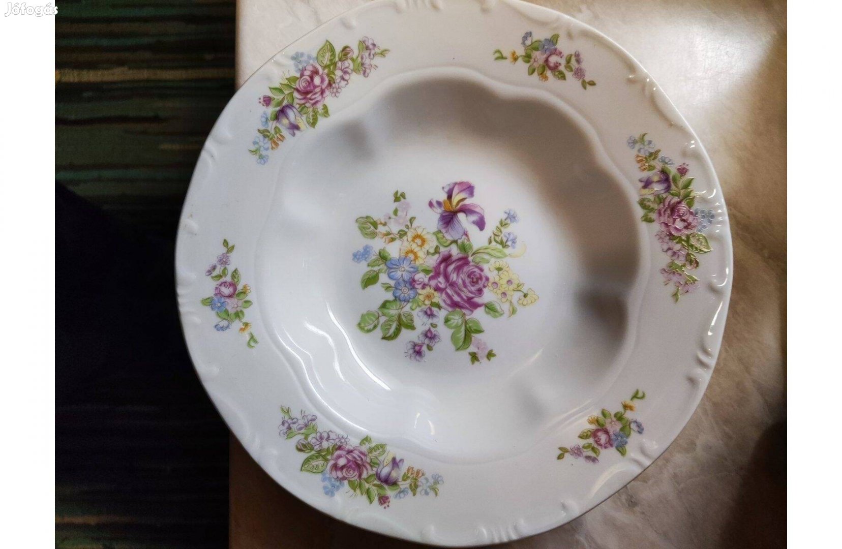 Keresek: Pótlásra Zsolnay tányér pünkösdi rózsa motívummal festett