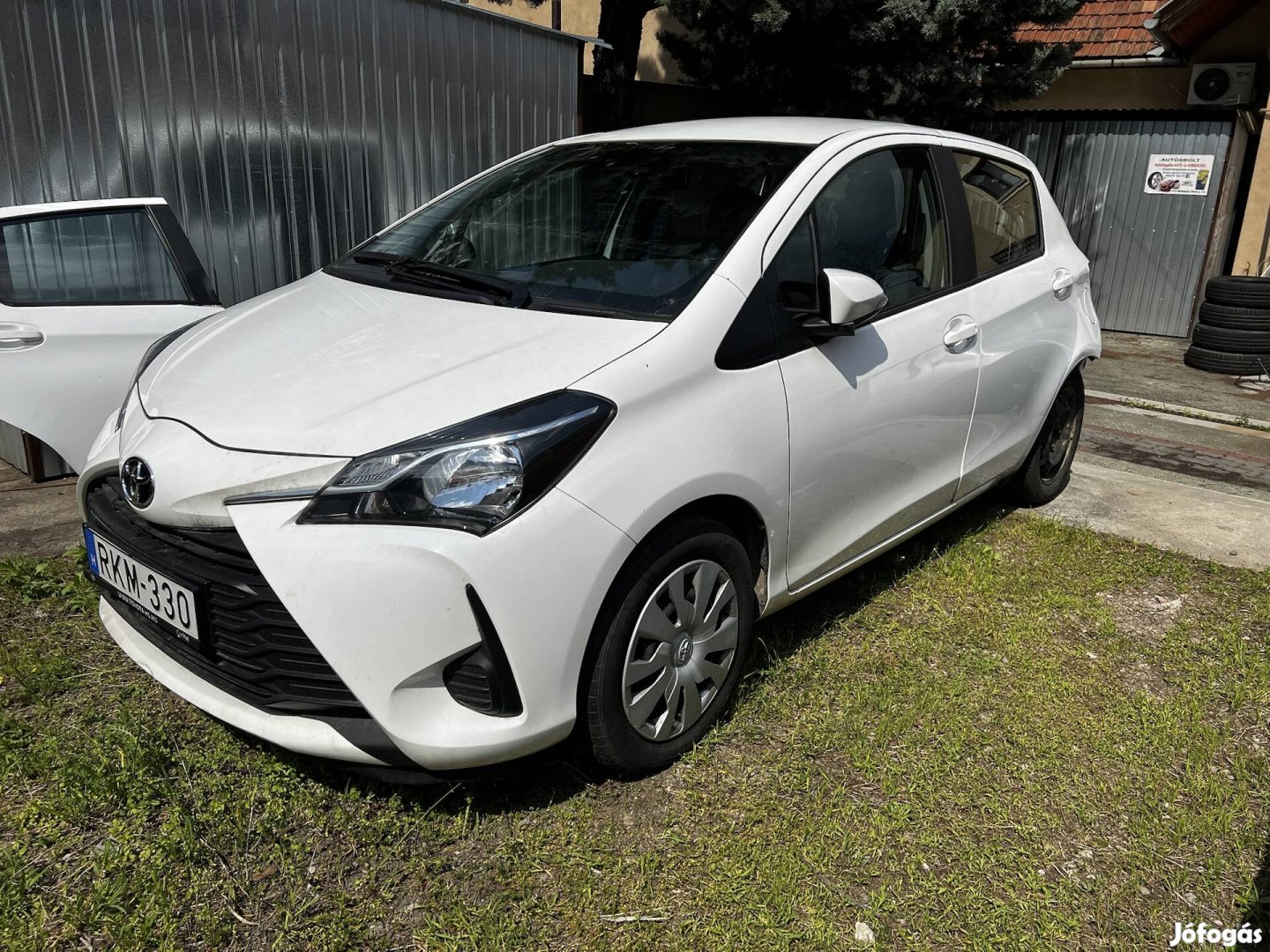 Keresek: Toyota Yaris ajtó