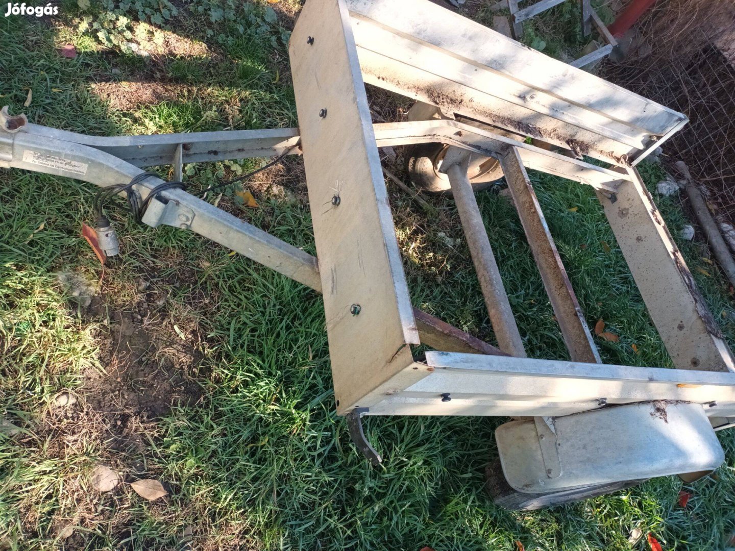 Keresek: Utánfutót keresek