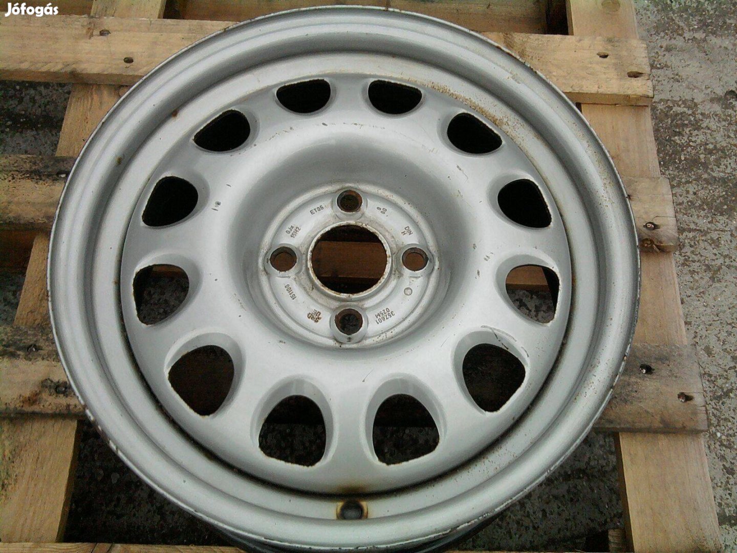 Keresek: Volkswagen 15-ös 4x100-as acélfelnit keresek