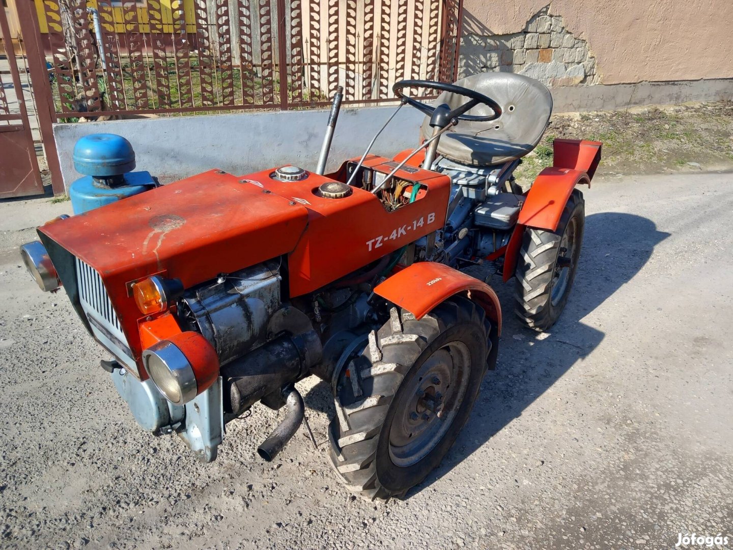 Keresek kis traktor tz4k munkagép kerti traktor