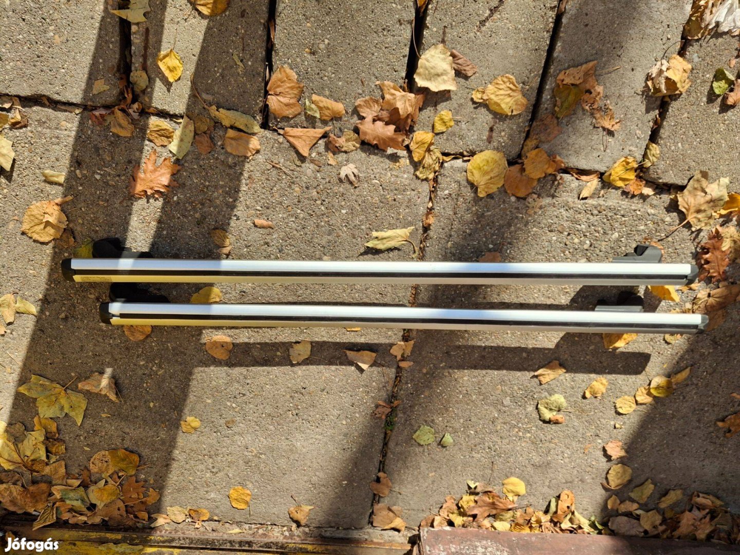 Keresztrúd tetőkorlátos autóra