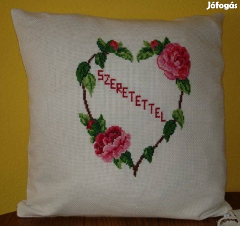 Keresztszemes párna huzatok mesefigurás és más mintával