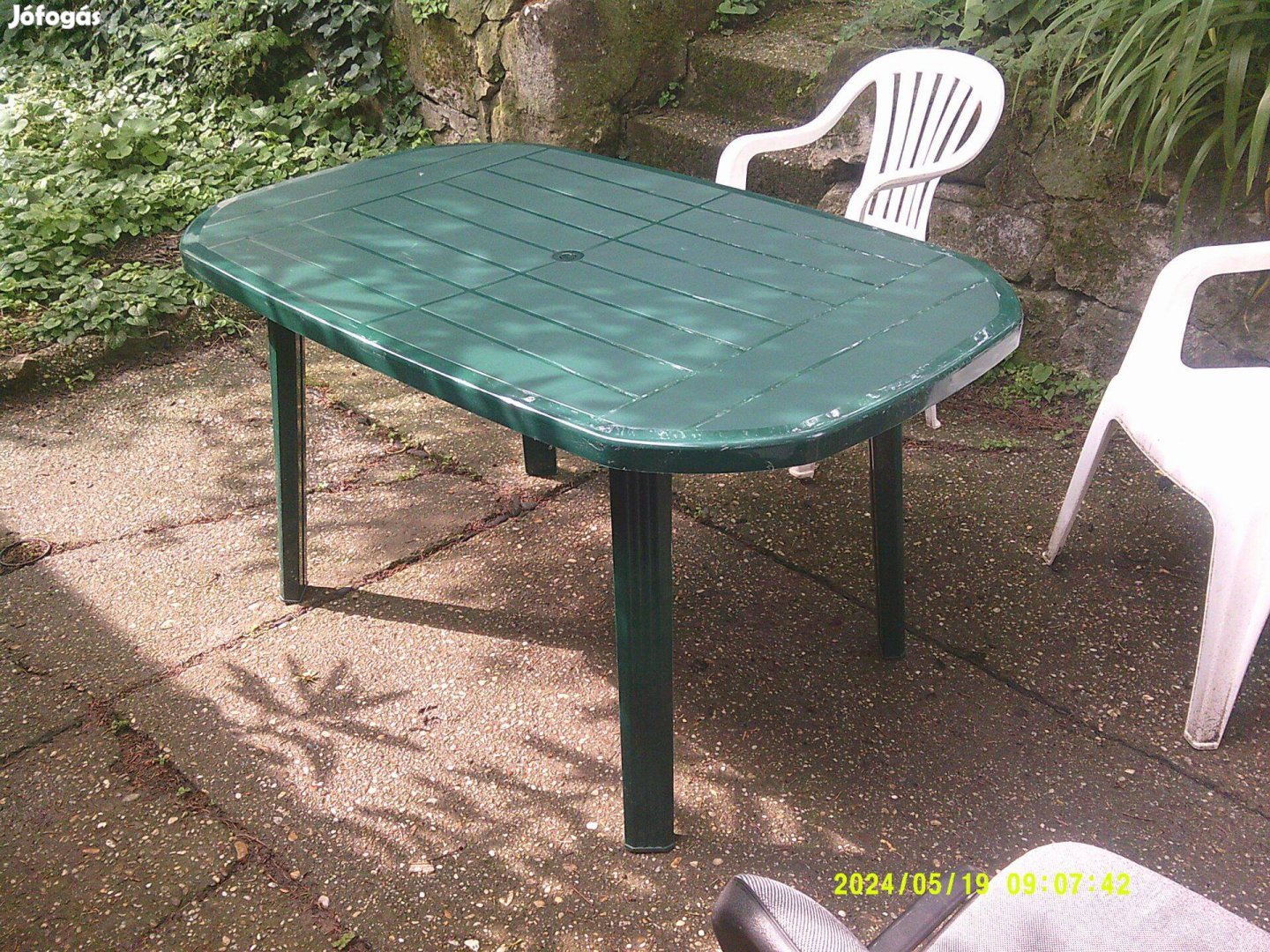 Kert zöld müanyags. asztal ój-80x 135 cm