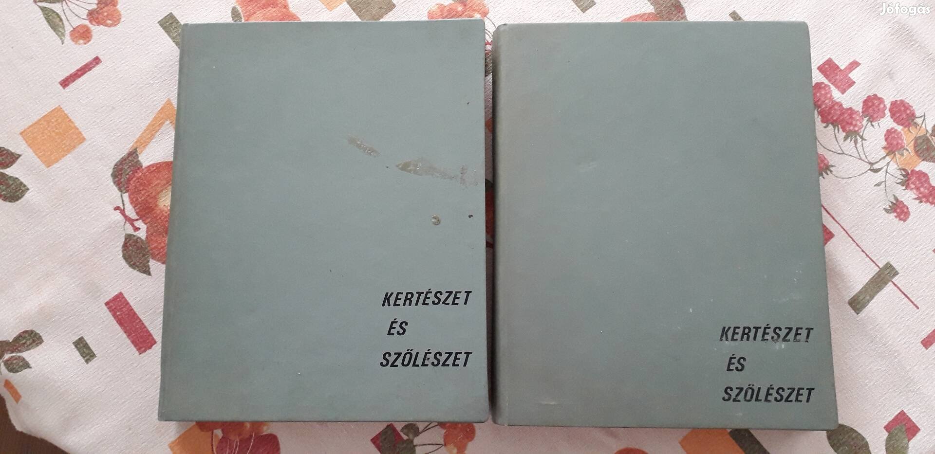 Kertészet és szőlészet 2 kötet könyv. Mérete: 29x23x3,5 cm.