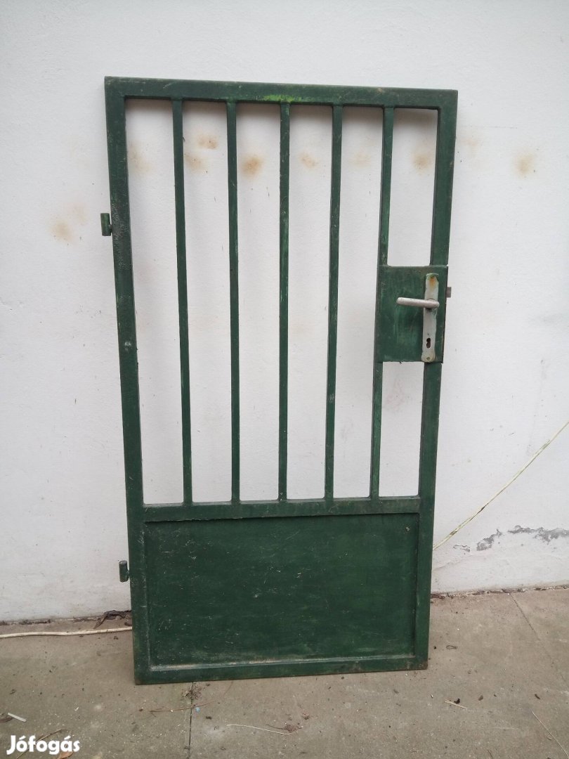 Kerti, vasból készült ajtó