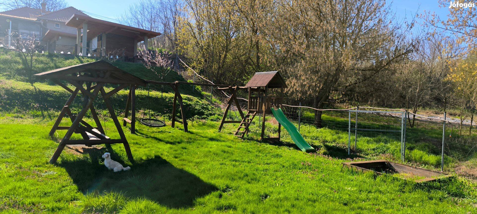 Kerti akácfa játszótér