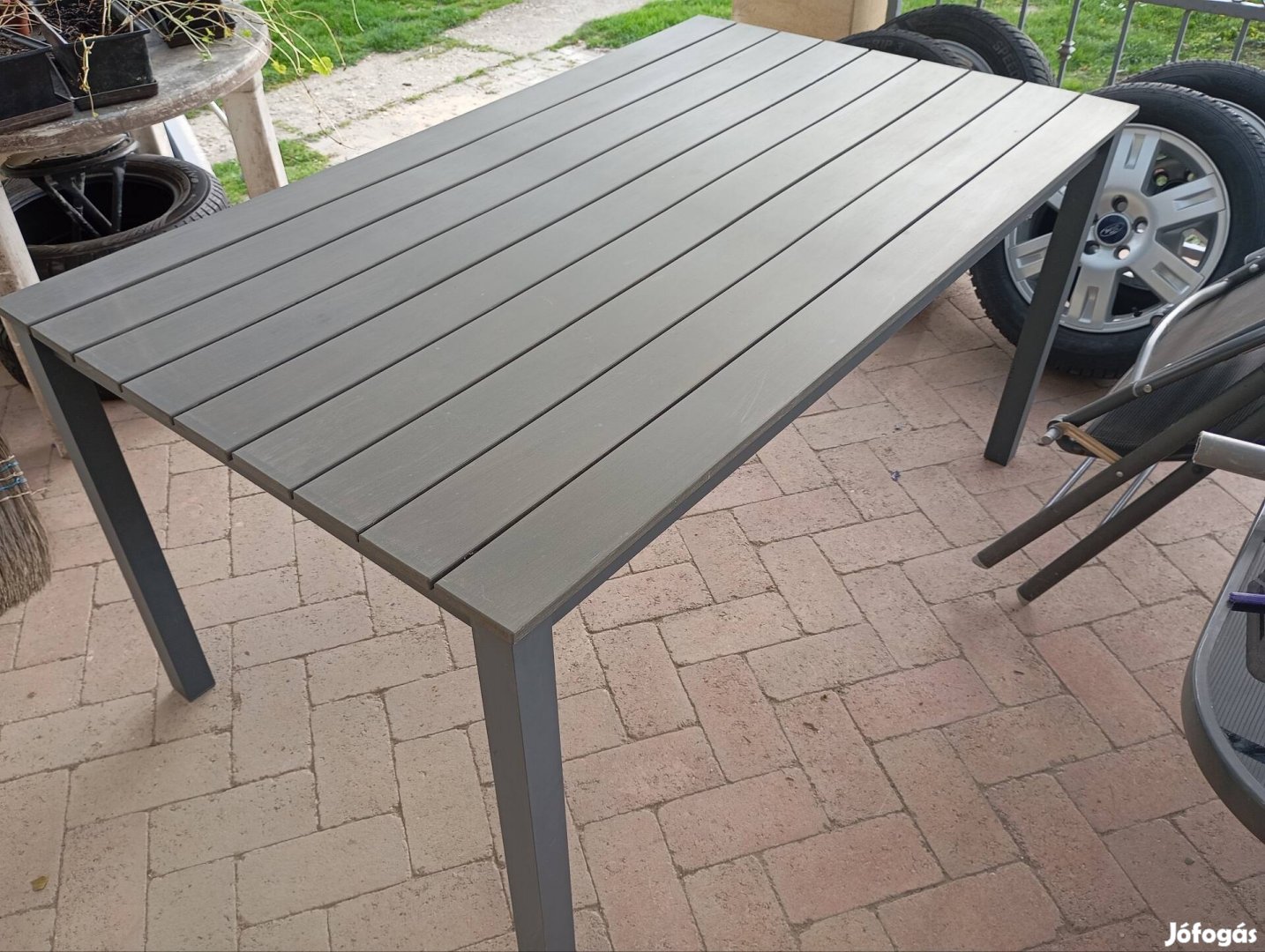Kerti asztal 150x90 antracit színben (fa hatású alumínium)