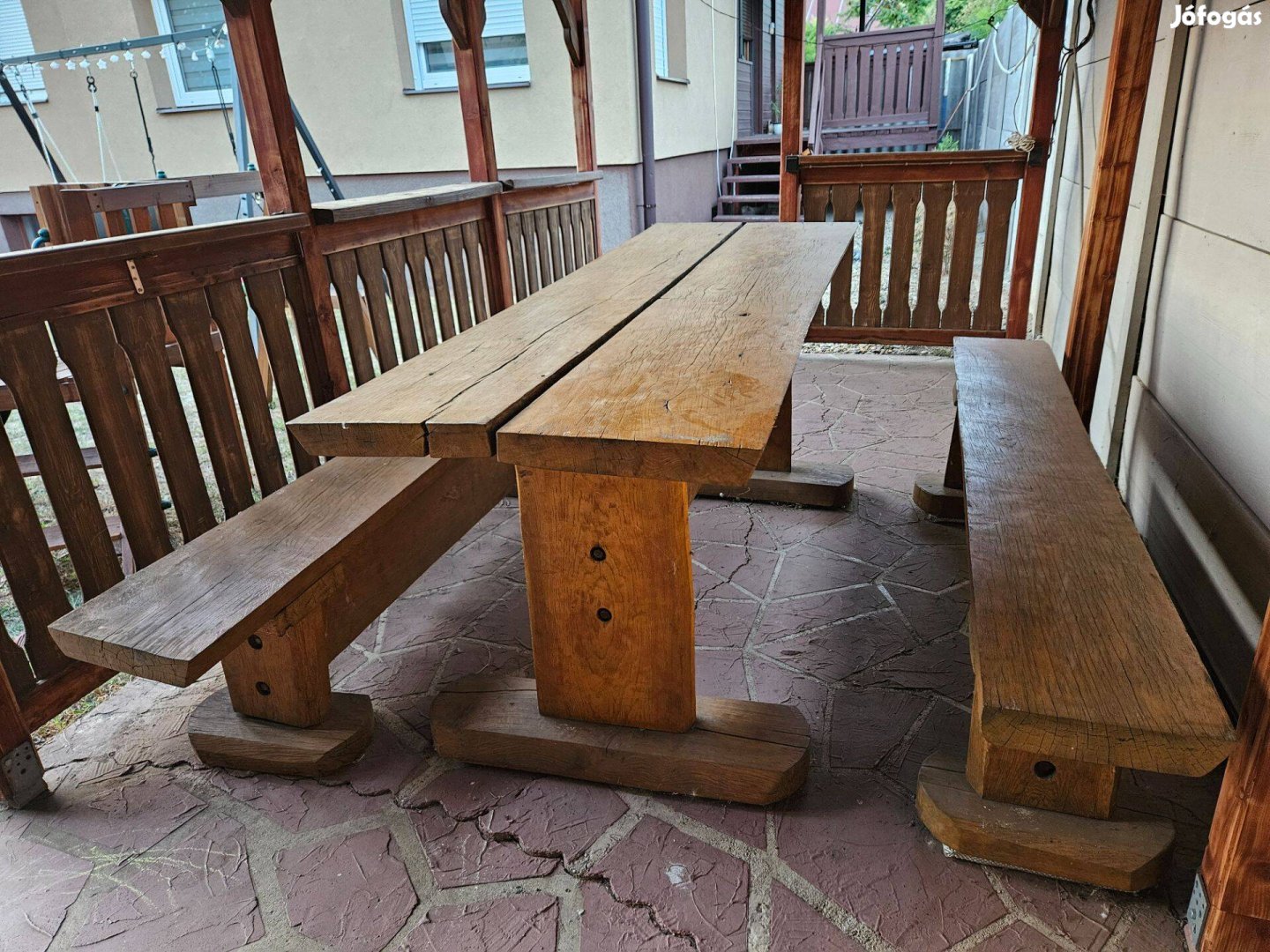 Kerti asztal padokkal
