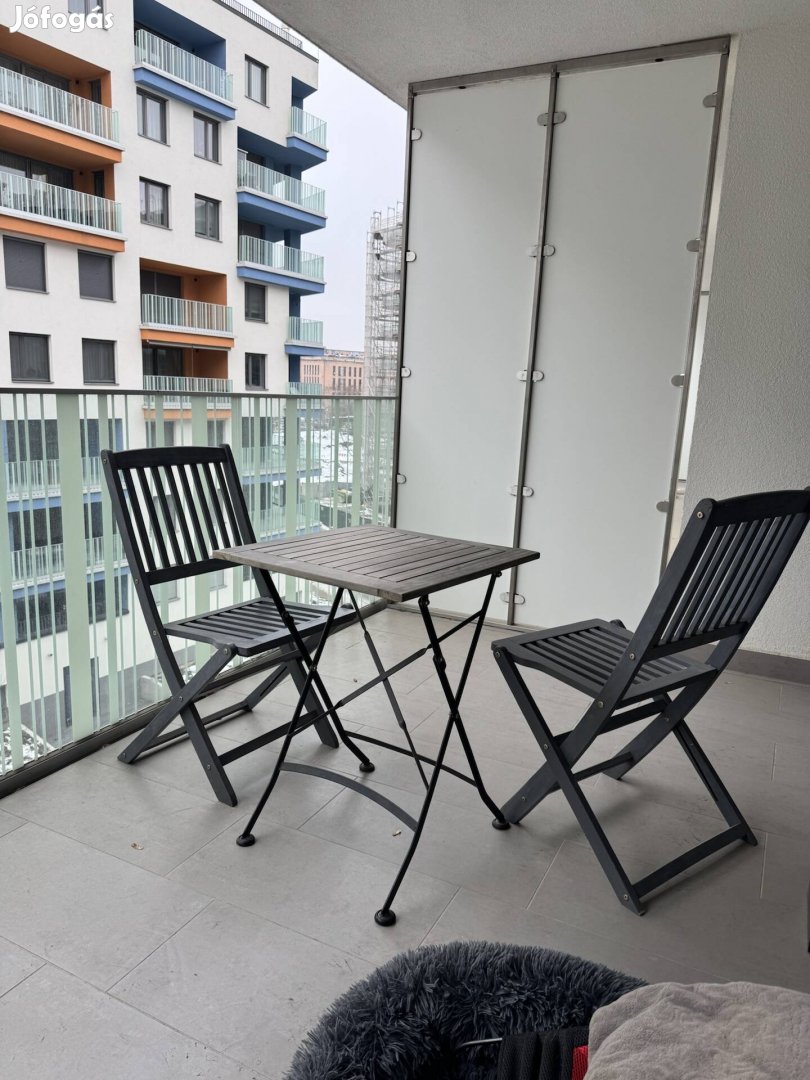 Kerti asztal székekkel