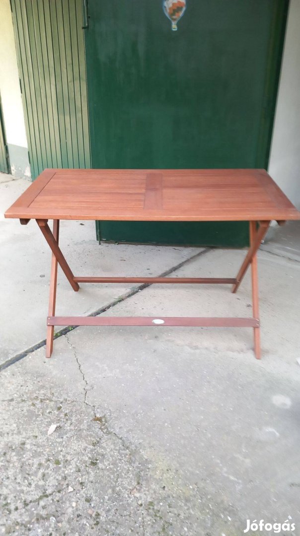 Kerti asztal trópusi fából