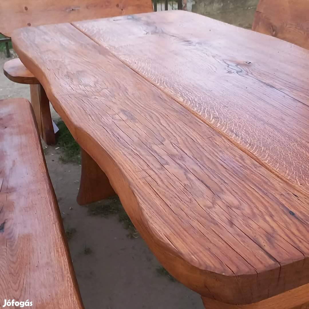 Kerti bútorok kemény fából
