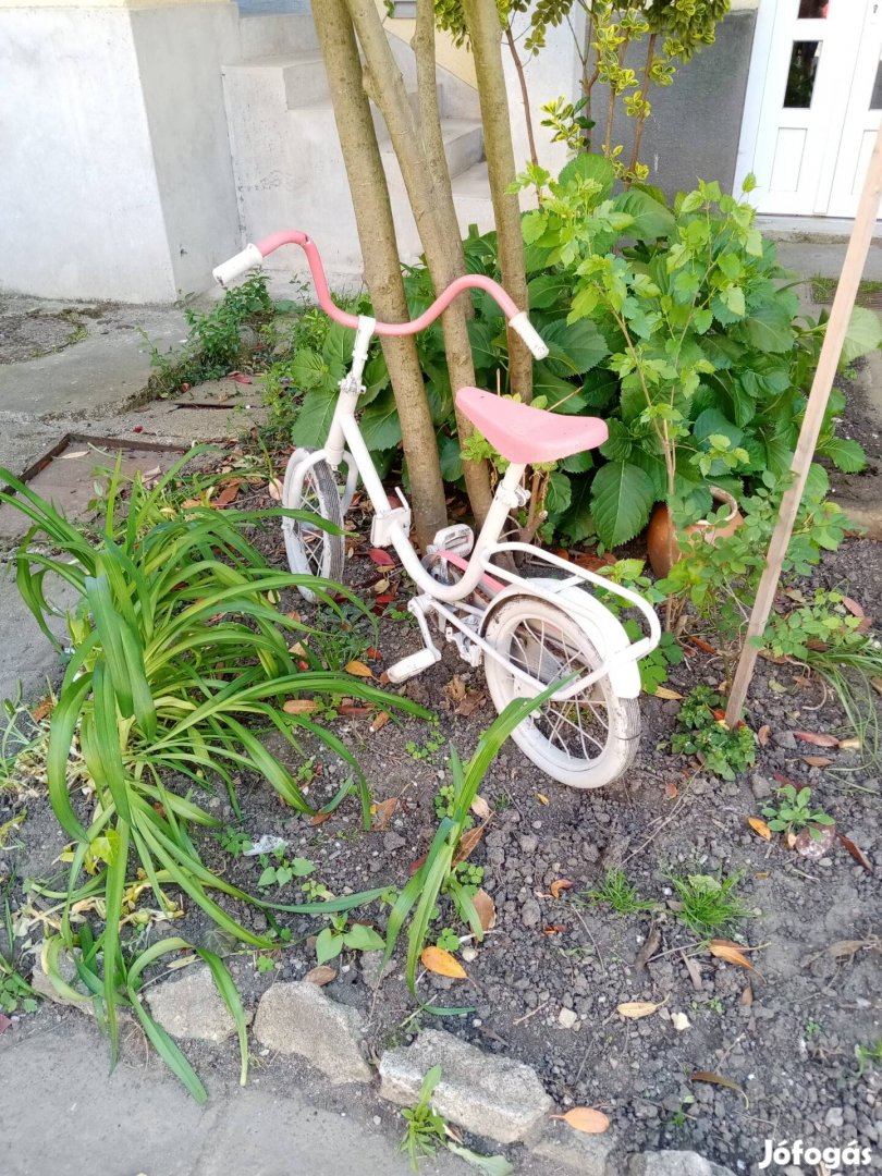 Kerti dísznek eladó Miskolcon bicikli. 