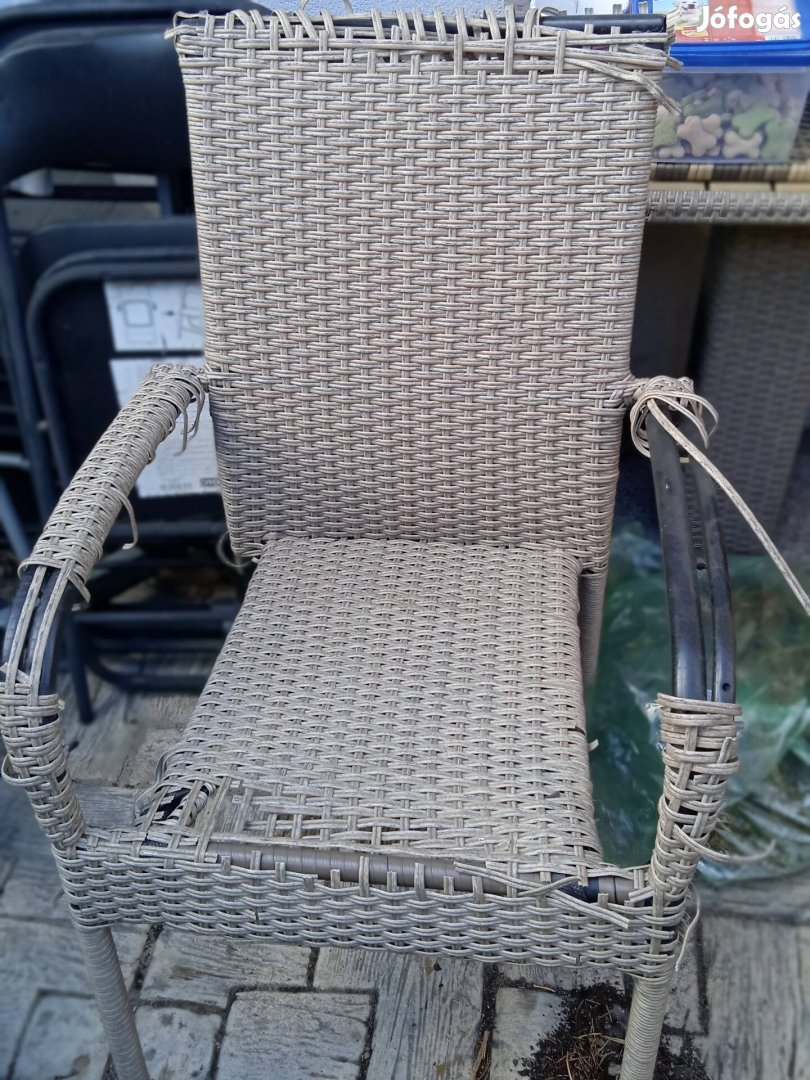 Kerti műrattan szék
