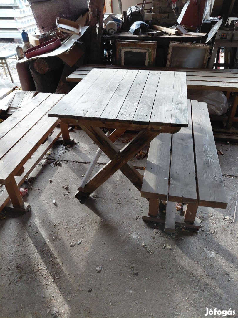 Kerti padok, kerti asztal