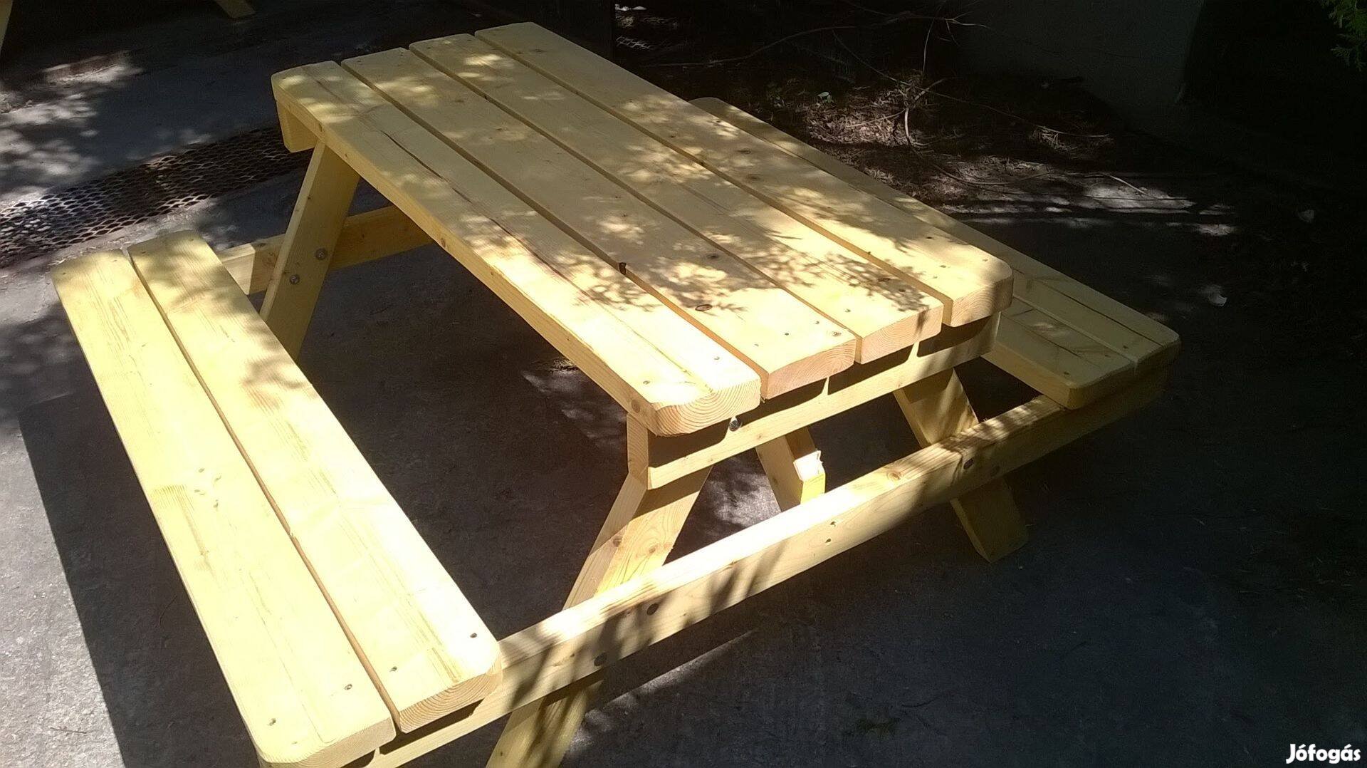 Kerti sörpad étkező