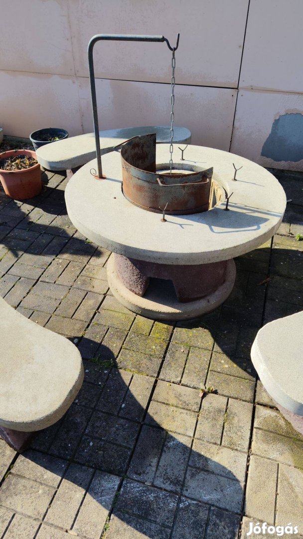 Kerti szalonnasütő