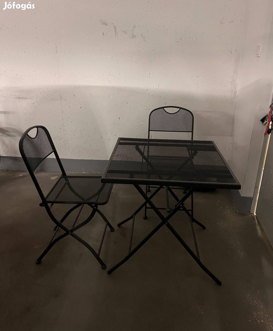 Kerti szék és asztal