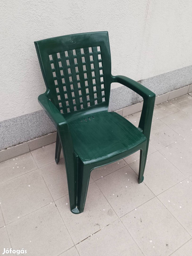 Kerti szék műanyag eladó új állapotban