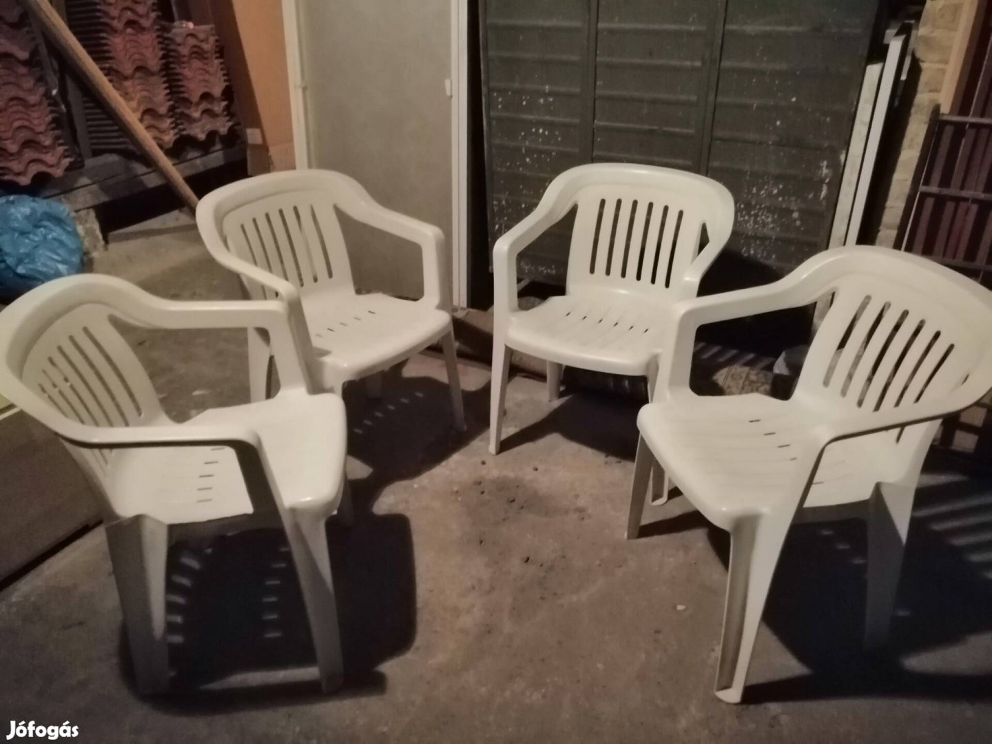 Kerti székek asztallal