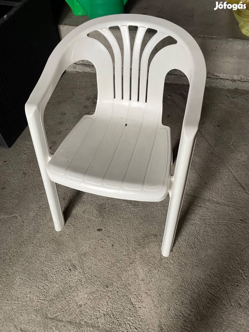 Kerti székek eladók