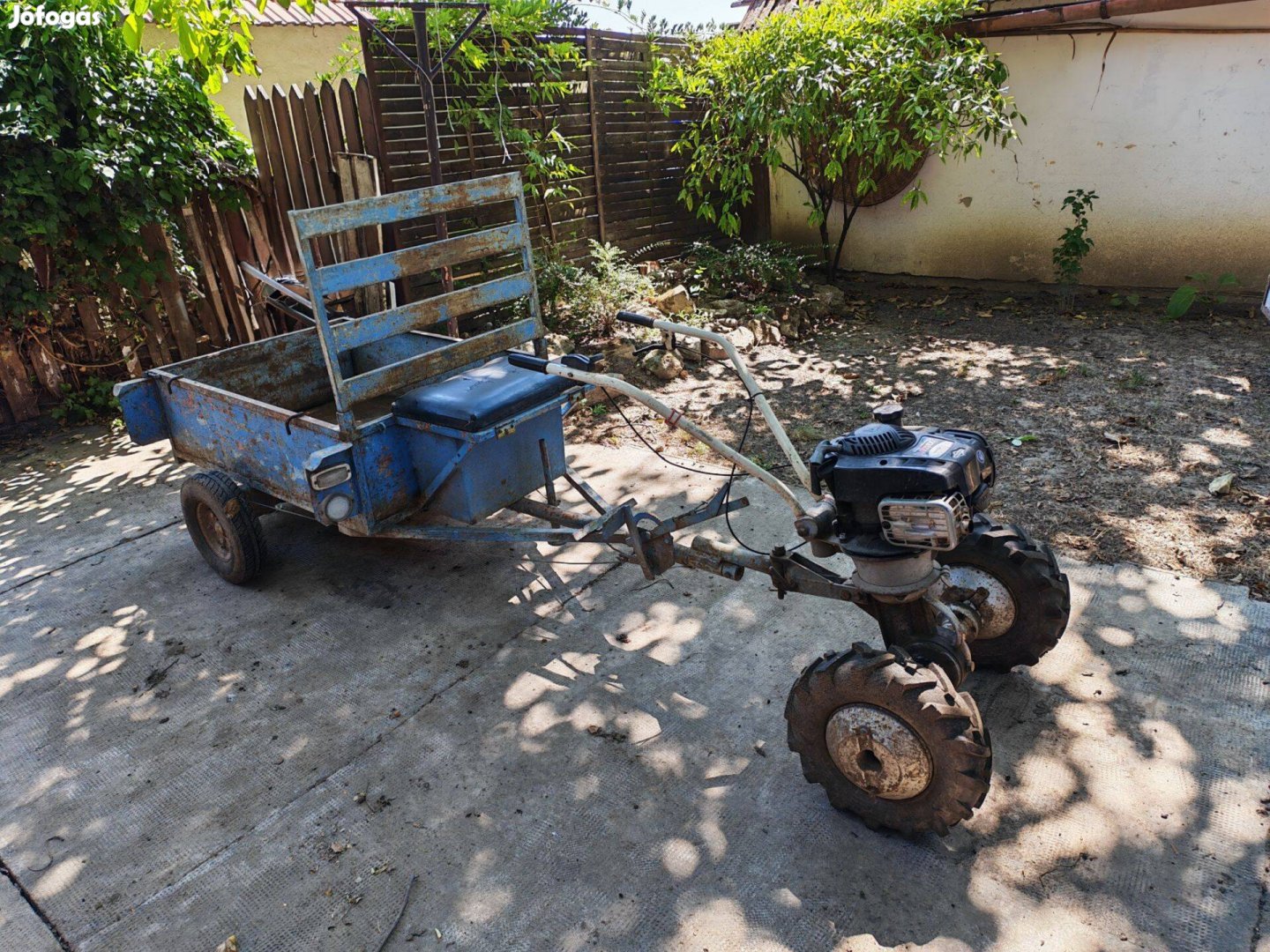 Kerti traktor Briggs motorral