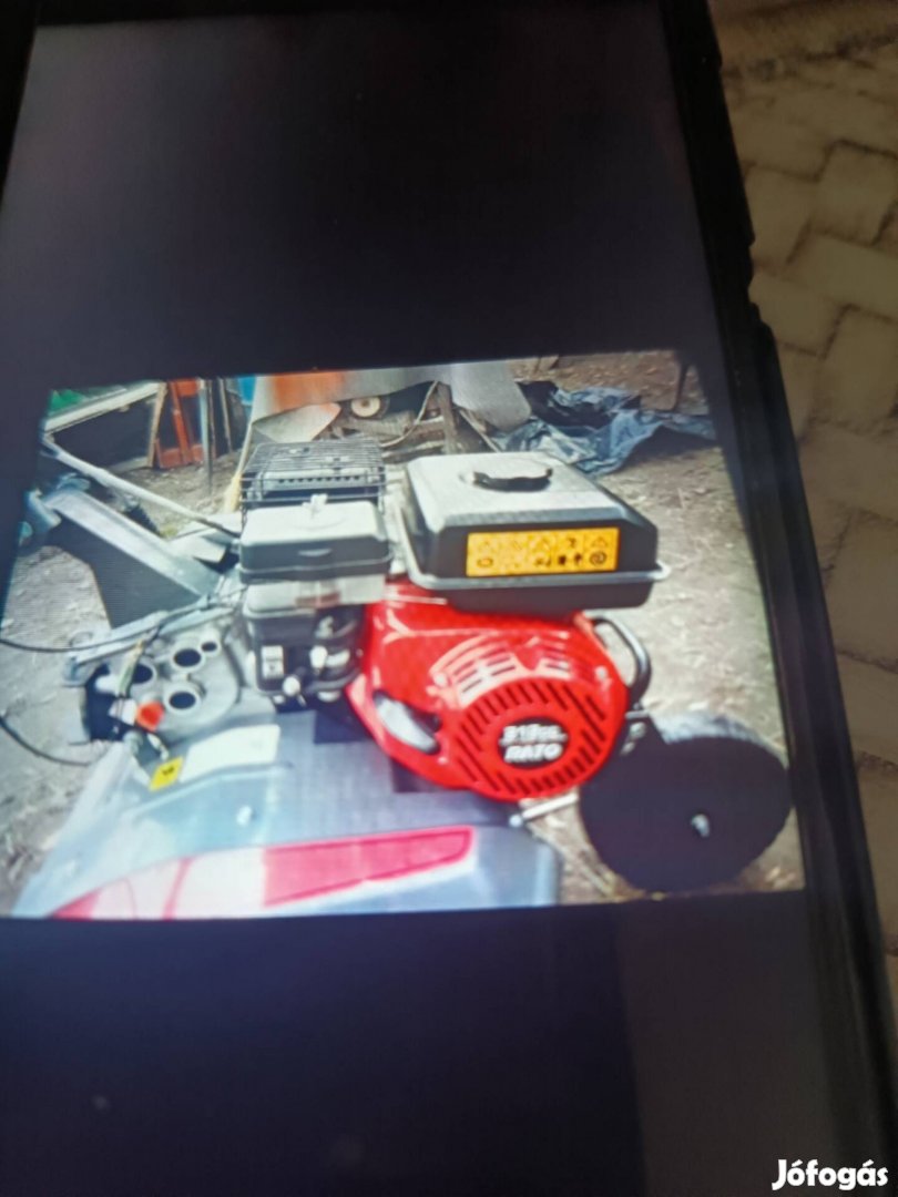 Kerti traktor eladó.