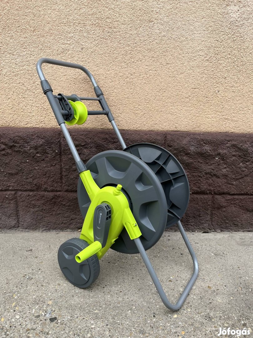 Kerti új tömlőkocsi, locsoló kocsi