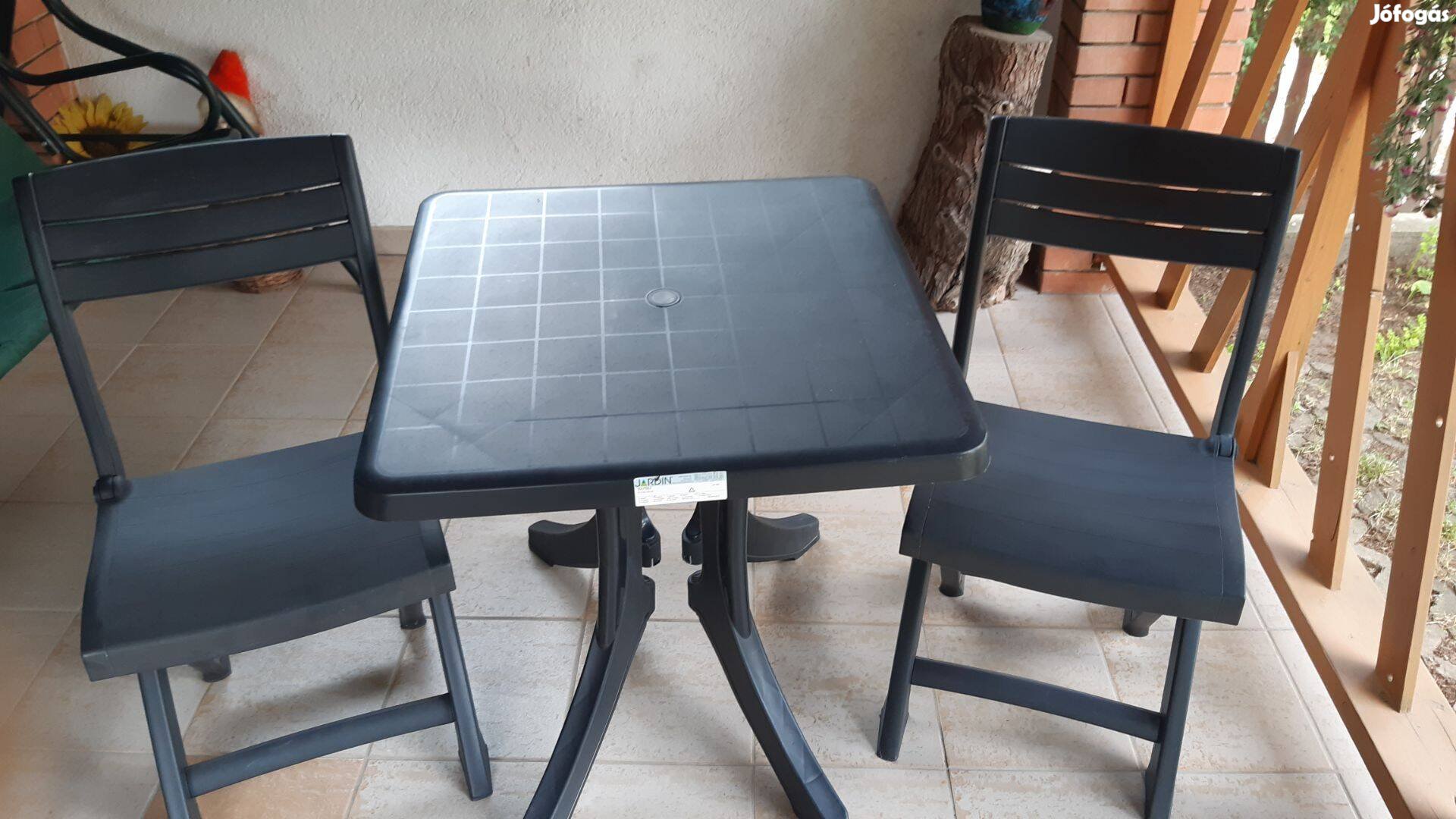 Kerti űllö garniúra eladó