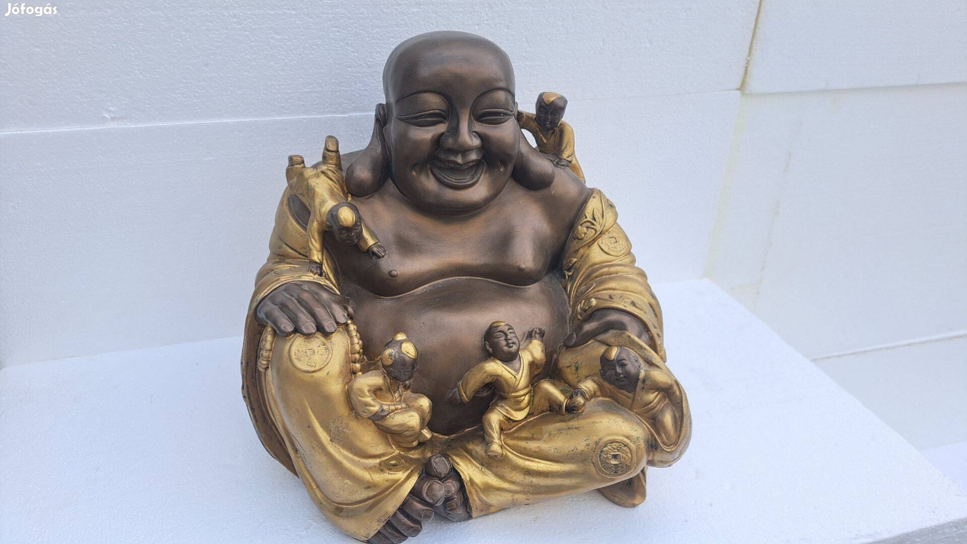 Kertidisz buddha gyerekekkel figura