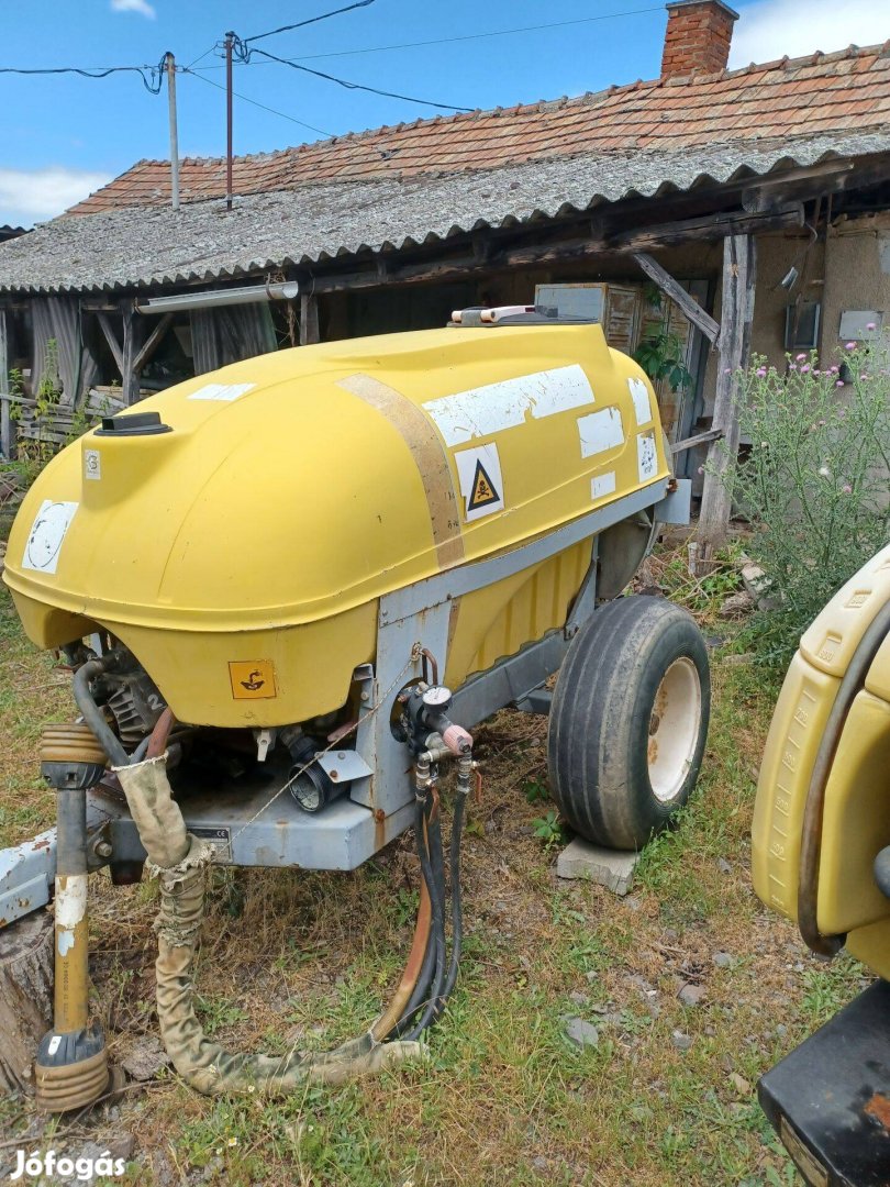 Kertitox 1000L permetező üzemképes állapotba
