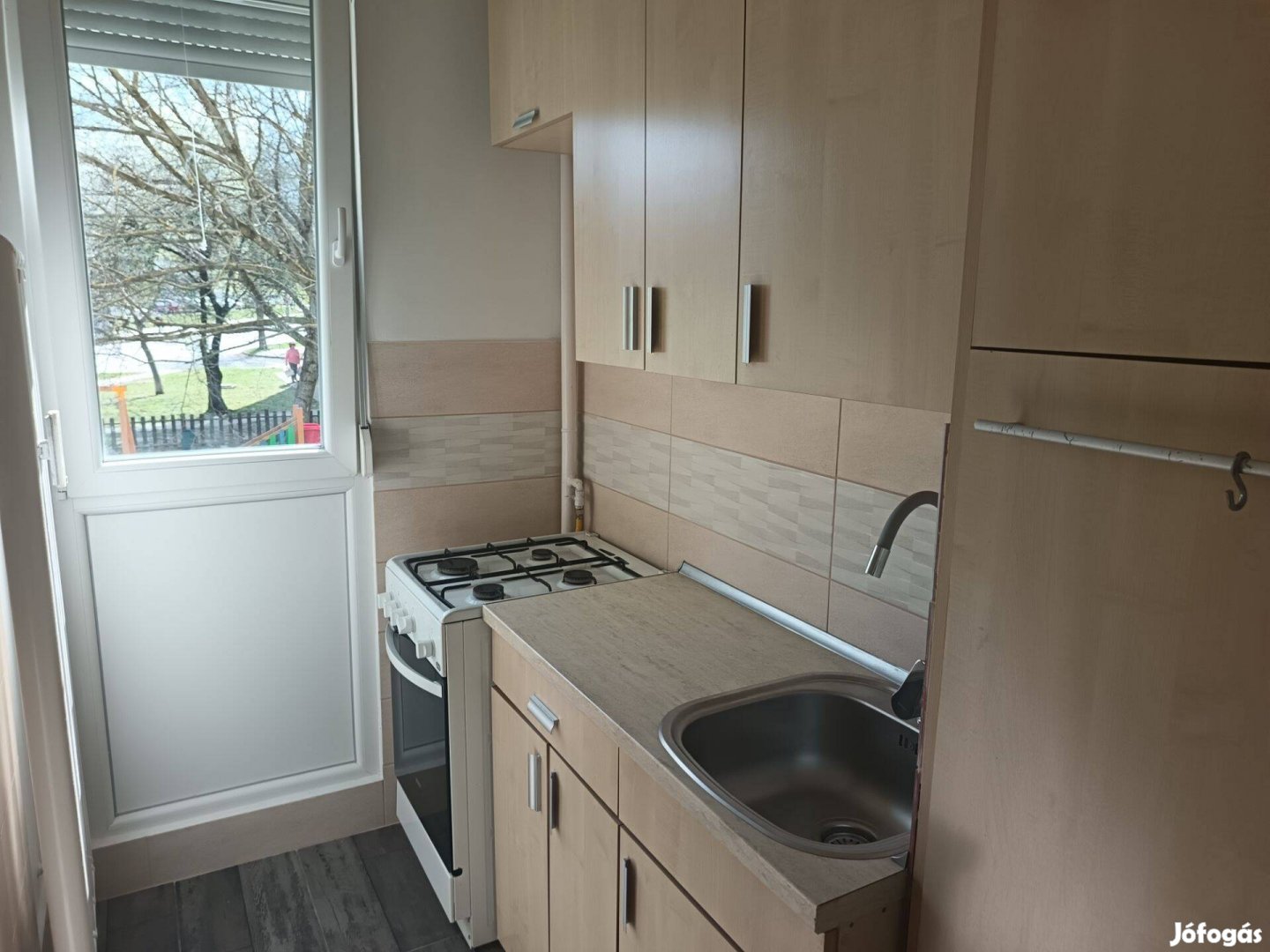 Kertvárosban 1. emeleti 35nm2 felújított lakás eladó