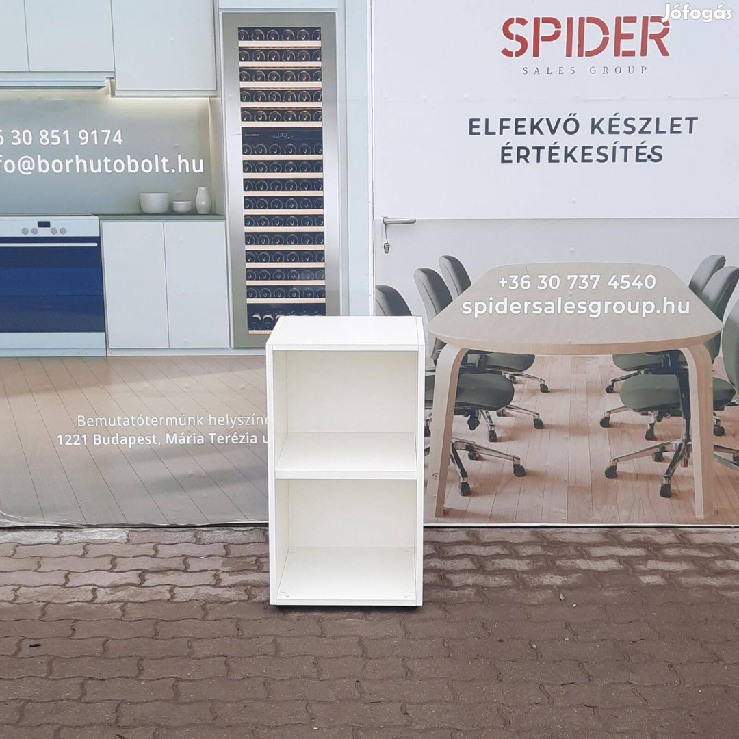 Keskeny, nyitott szekrény, polcos, fehér színű - használt irodabútor