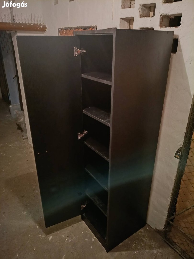 Keskeny szekrény nappaliba!