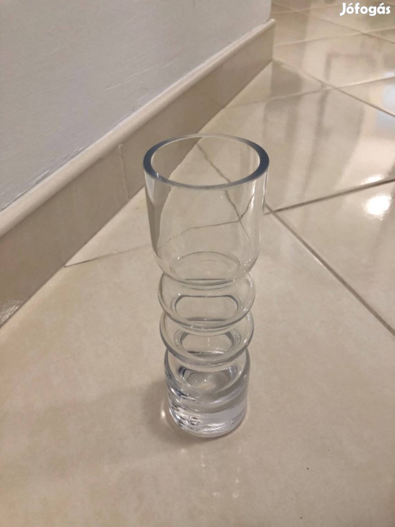 Keskeny üveg váza