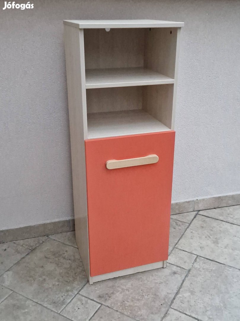Keskeny vidám szekrény szép állapotban 130 x 45,5 x 41