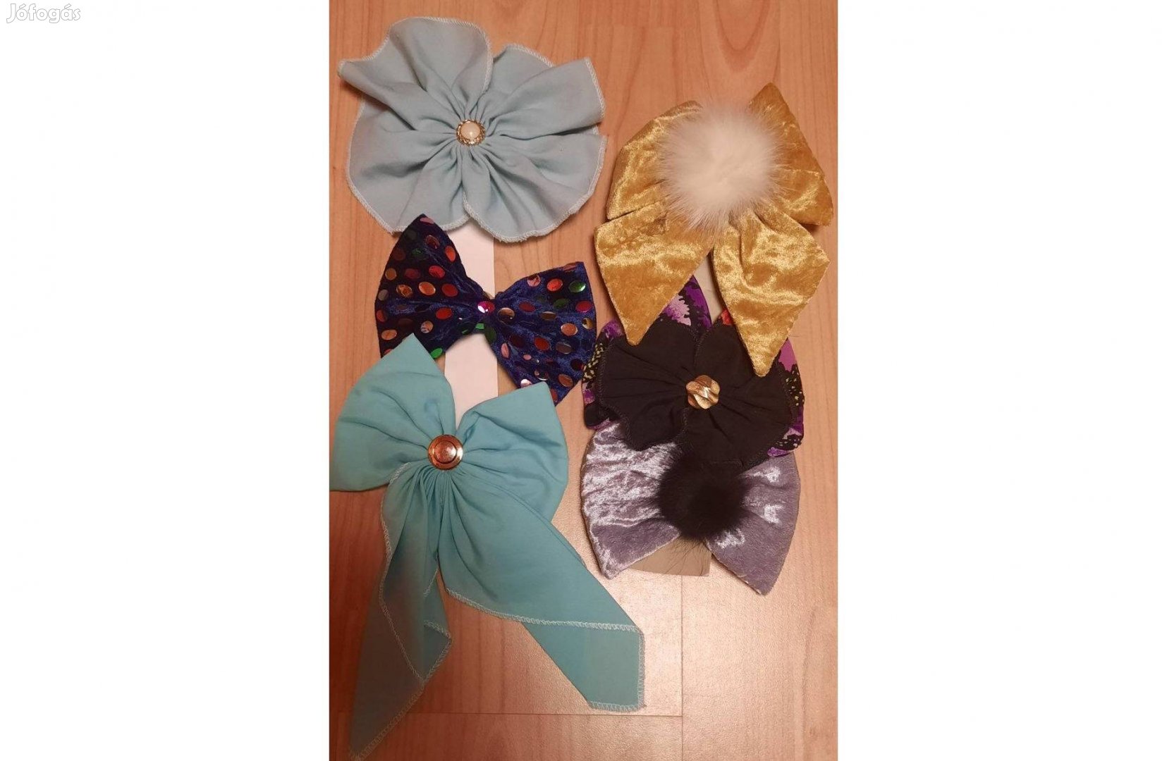 Készítői hagyatékból franciacsattok színes és szőrmés eladó