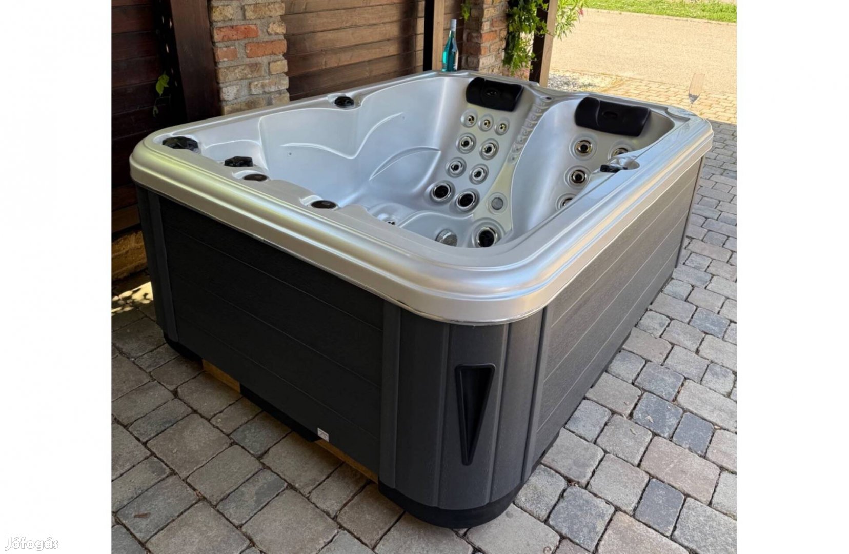 Készl.új Whirlpool BAli2025 Wifis 3.5F jakuzzi masszázsmedence jacuzzi